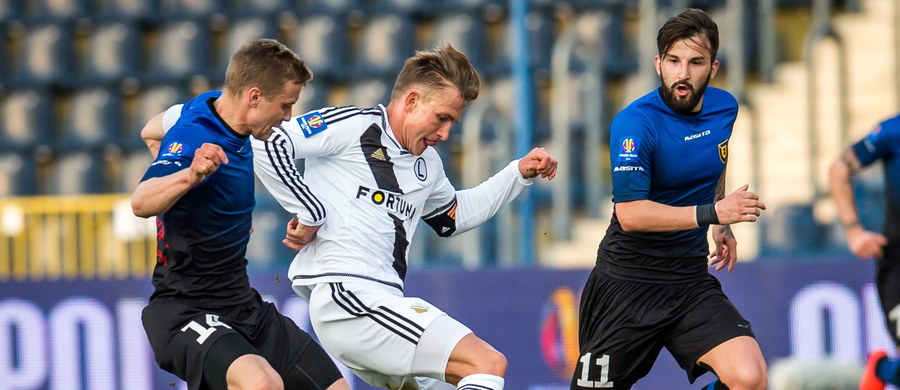 Legia Warszawa będzie rywalem Lecha Poznań w finale piłkarskiego Pucharu Polski. W półfinałowym dwumeczu stołeczny zespół rozprawił się z Zawiszą Bydgoszcz - najpierw zanotował wysokie zwycięstwo 4:0 na własnym stadionie, a w środę przypieczętował awans wygraną 2:1 na wyjeździe.