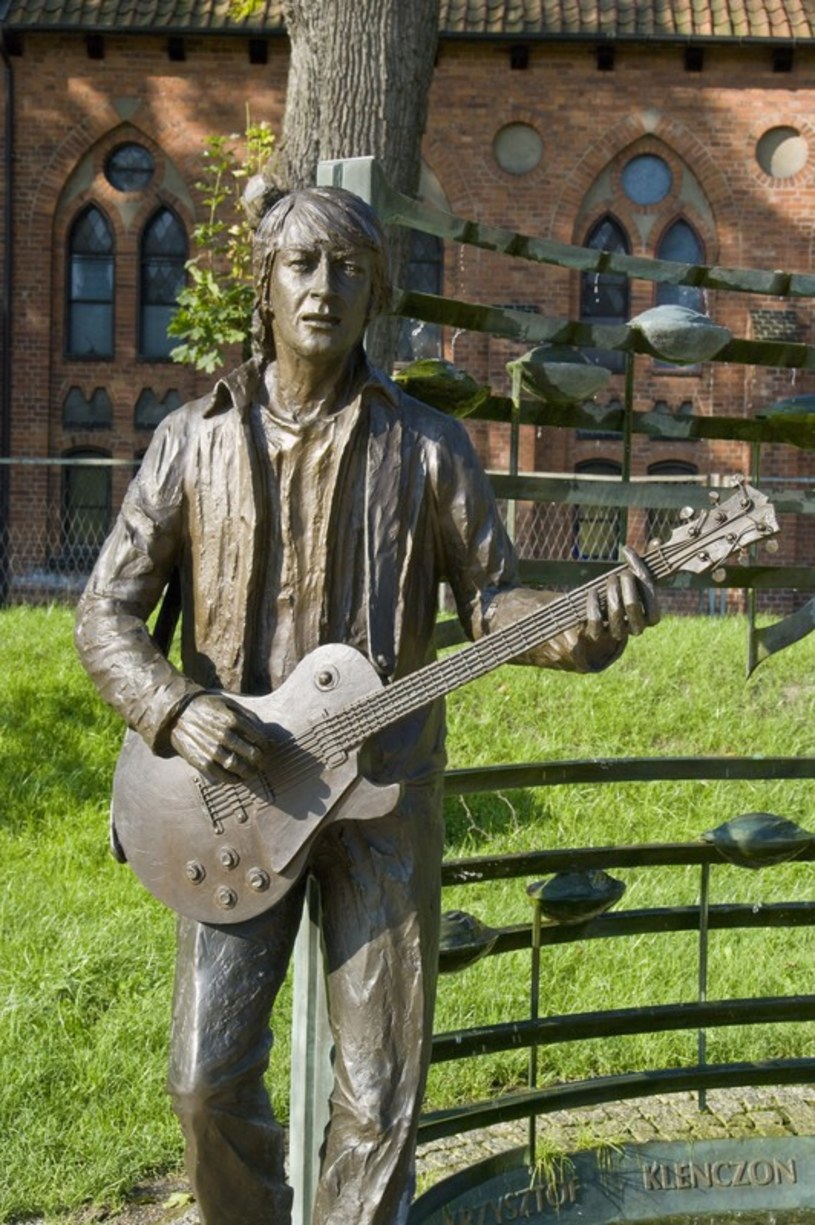 35 lat temu, 7 kwietnia 1981 r. w szpitalu w Chicago zmarł Krzysztof Klenczon, autor wielu przebojów Czerwonych Gitar, w prasie często nazywany "polskim Johnem Lennonem".