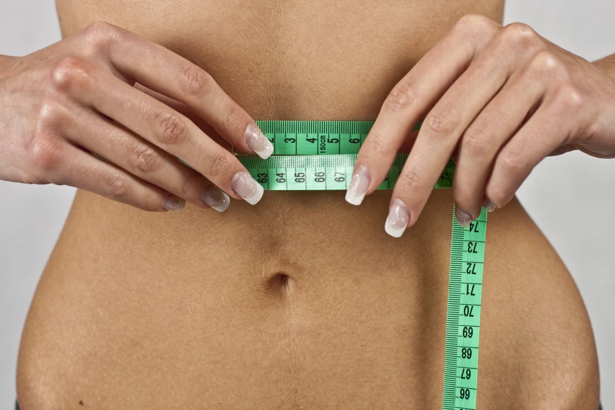 Podawanie na opakowaniach wartości kalorycznej produktów to za mało - przekonują brytyjscy dietetycy i proponują nowy sposób kontrolowania wagi. Jak podkreślają, powinien on przemówić do osób, które myślą o zdrowym trybie życia i szczupłej sylwetce. 