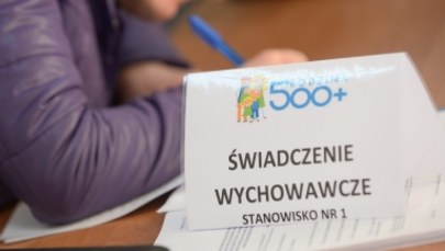 Uwaga na te strony! Próbują wyłudzić pieniądze na "500 plus". Oszuści podają się za urzędników 