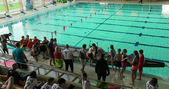 Po raz czwarty w Olsztynie zorganizowano zawody smoczych łodzi. Zmagania nie odbywały się jednak na jeziorze, a na pływalni olimpijskiej.