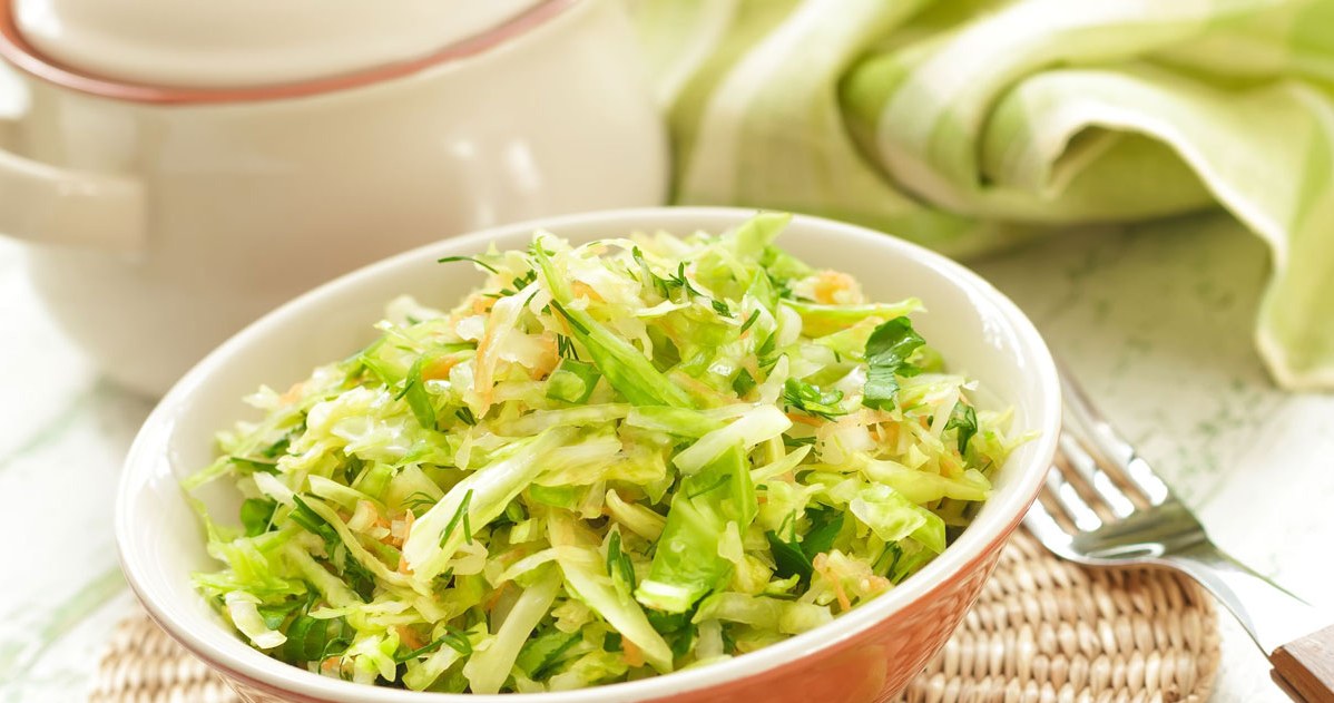 Najzdrowsze warzywo liściaste? Jak kapusta wypada na tle jarmużu i rukoli?