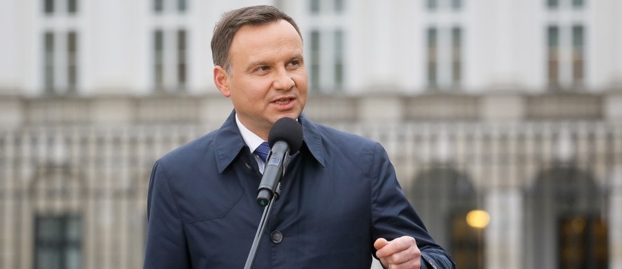 W 6. rocznicę katastrofy smoleńskiej prezydent Andrzej Duda zaapelował o niezbędne Polsce wzajemne wybaczenie. "Zabliźnienie rany smoleńskiej to kwestia dobra Polski" - mówił. Ocenił, że katastrofa była świadectwem "bylejakości" państwa, błędów, które nie powinny się zdarzyć.