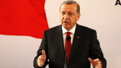 Naśmiewał się z życia seksualnego prezydenta. Turcja chce ukarania niemieckiego satyryka