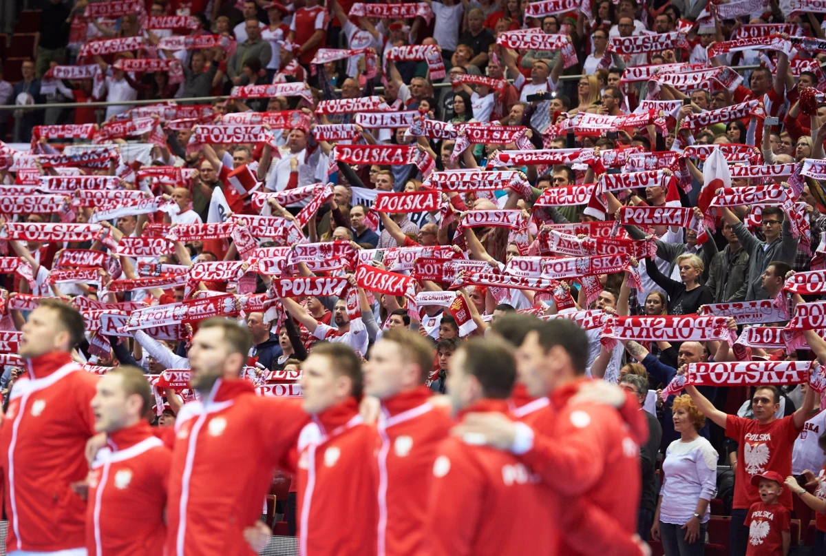 Bartosz Jurecki podkreślił rolę kibiców w awansie polskich piłkarzy ręcznych do igrzysk. „Należą im się nasze wielkie podziękowania. Oni zawsze są z nami. Jak nie w hali to przed telewizorem" – powiedział obrotowy Chrobrego Głogów.