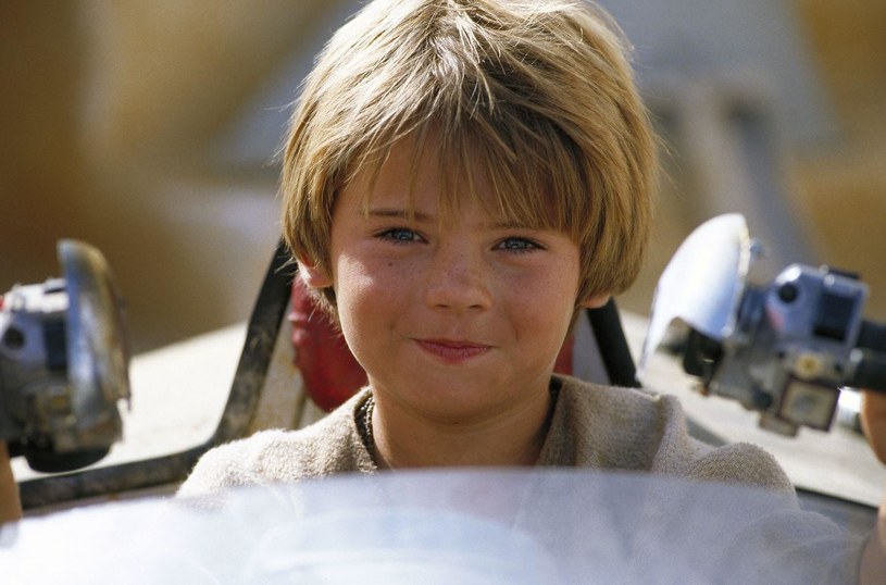 Jake Lloyd, aktor znany przede wszystkim z kreacji młodego Anakina Skywalkera w filmie "Gwiezdne wojny: Część I - Mroczne widmo", trafił do szpitala psychiatrycznego. U Lloyda zdiagnozowano schizofrenię.