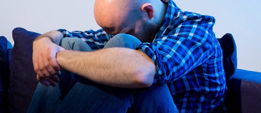 30-letni Brytyjczyk poszukuje swoich biologicznych rodziców. Steve Hydes, będąc niemowlęciem, został porzucony w żeńskiej toalecie lotniska Gatwick. Teraz pragnie poznać swojego prawdziwego ojca i matkę. 