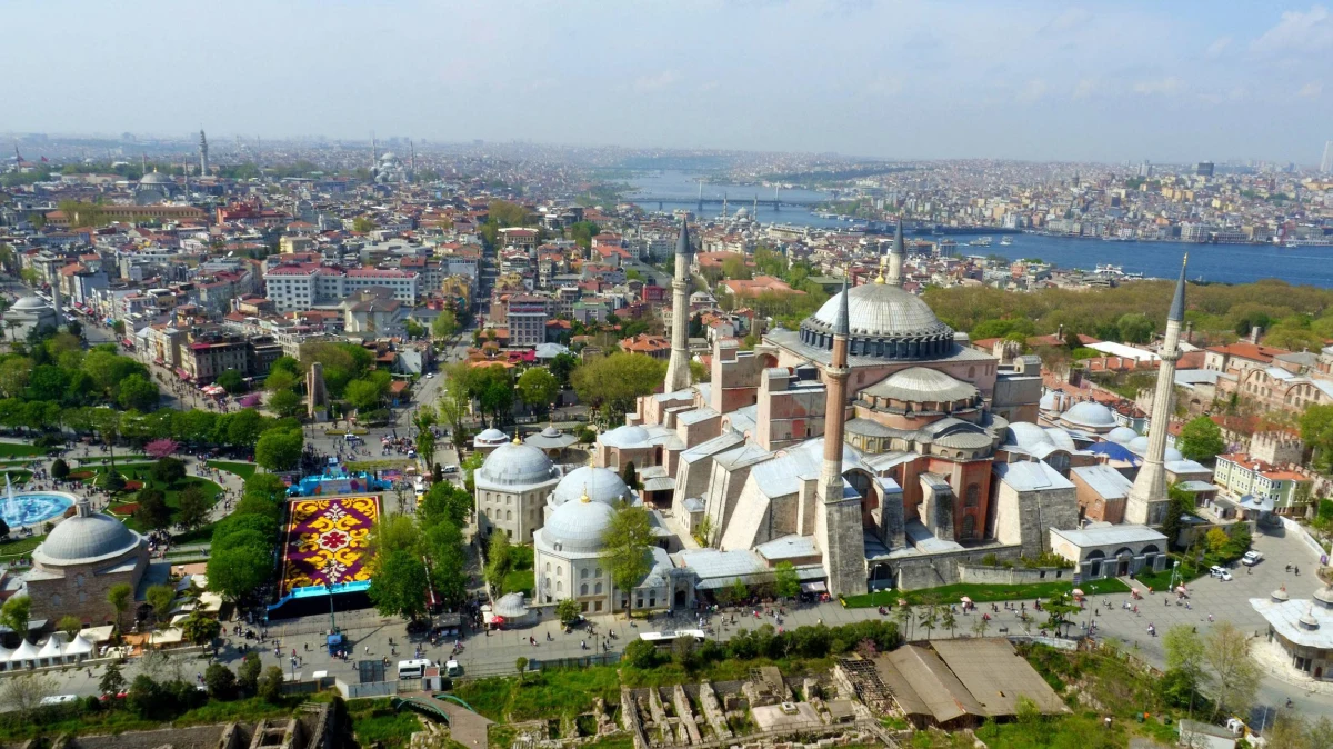 Na początku maja w polskich księgarniach pojawi się "Uczeń architekta". To najnowsza powieść Elif Shafak - autorki uważanej za najlepszą współczesną pisarkę turecką.