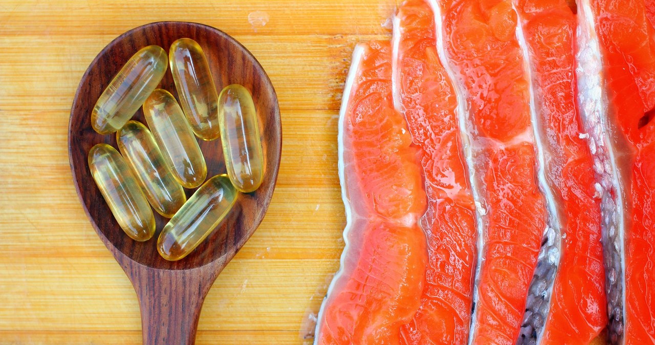 Nowe badanie opublikowane w BMJ Medicine sugeruje, że suplementy zawierające olej rybny, jak tran, mogą zwiększać ryzyko chorób serca lub udaru. Co jednak ciekawe, tylko u zdrowych osób, bo u tych cierpiących na choroby układu krążenia zachowują się inaczej. 