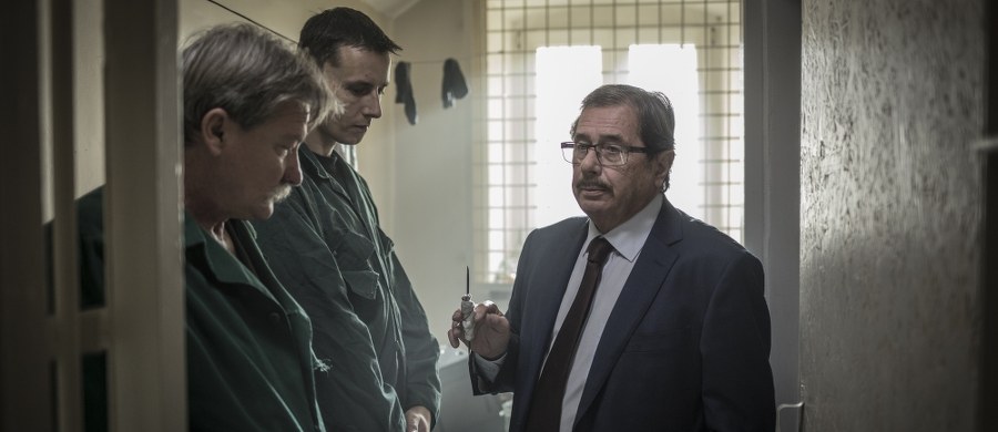 Janusz Gajos i Robert Więckiewicz - to odtwórcy głównych ról w dreszczowcu "Konwój" Macieja Żaka. Ekipa pracuje dziś na planie w zakładzie karnym w Warszawie-Białołęce, gdzie kręcona jest scena transportu groźnego więźnia. W filmie występują również Przemysław Bluszcz, Łukasz Simlat, Tomasz Ziętek i Ireneusz Czop. Premiera w listopadzie.