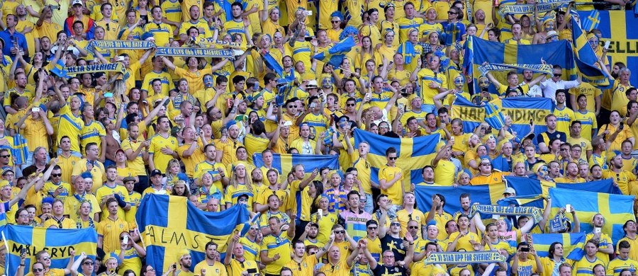 Spożycie alkoholu podczas meczów piłkarskich w Szwecji jest tak duże, że - według klubów i policji - wymknęło się spod kontroli. Powodem - w ocenie mediów - jest sprzedaż wysokoprocentowych napojów na stadionach.