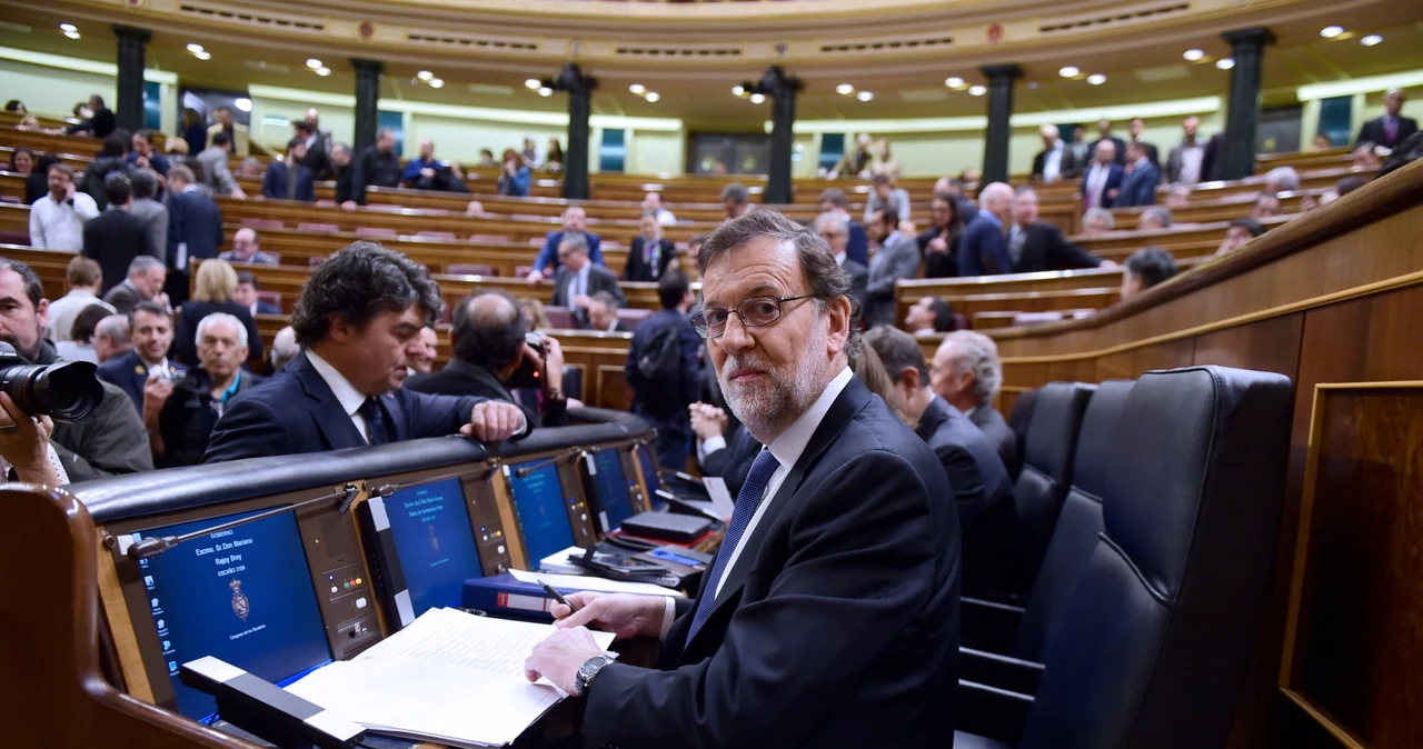 "W Hiszpanii od czterech miesięcy nie może się ukonstytuować rząd, panuje atmosfera wyczekiwania"; na zdj. premier Mariano Rajoy