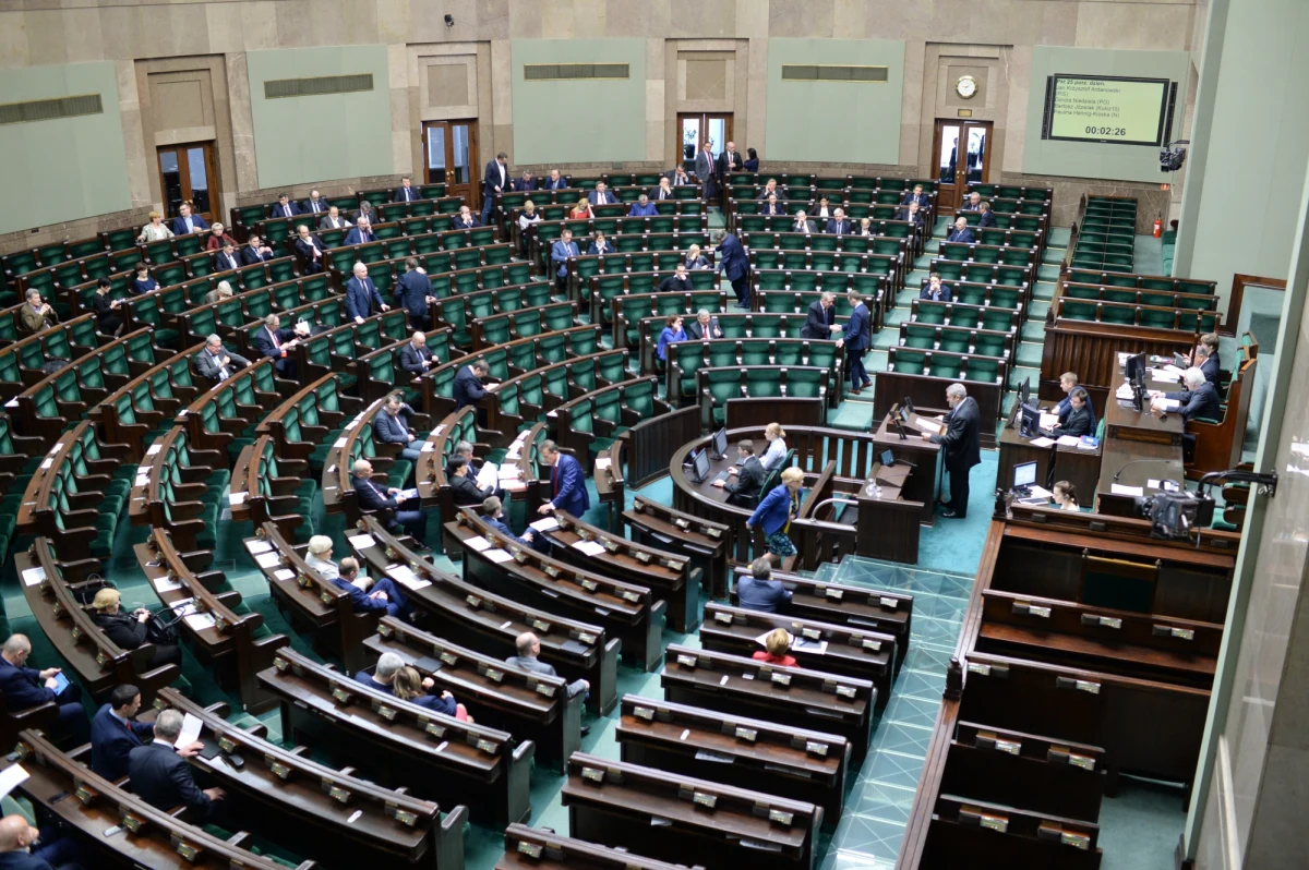 Sejm będzie jeszcze dziś głosował w sprawie wyboru nowego sędziego Trybunału Konstytucyjnego. Tak przynajmniej wynika z  zamieszczonego na internetowej stronie porządku głosowań. Głosowanie nie było wcześniej planowane. 
Zgłoszonym przez PiS kandydatem do TK jest profesor prawa karnego Zbigniew Jędrzejewski.
