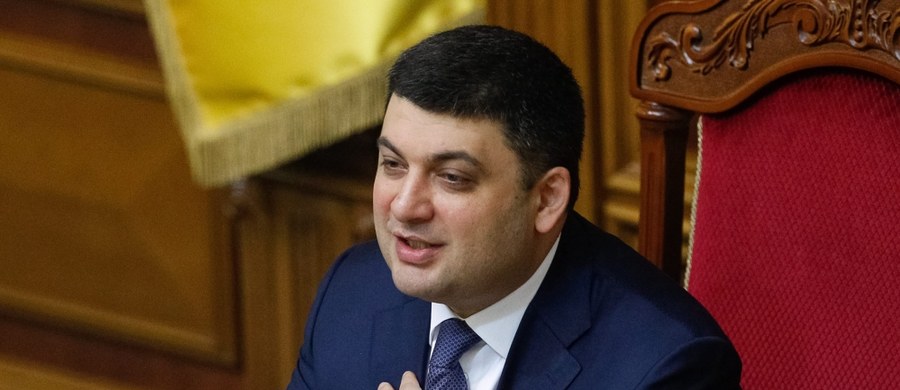 Parlament Ukrainy zatwierdził na stanowisku premiera swego dotychczasowego przewodniczącego Wołodymyra Hrojsmana oraz odwołał z funkcji szefa rządu Arsenija Jaceniuka. Powołanie Hrojsmana i dymisję Jaceniuka poparło 257 deputowanych. Ukraiński parlament zatwierdził też skład nowego rządu. 
