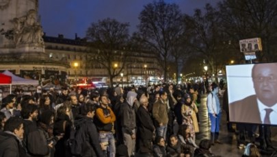 Zamieszki w Paryżu. Zniszczone sklepy i przystanki