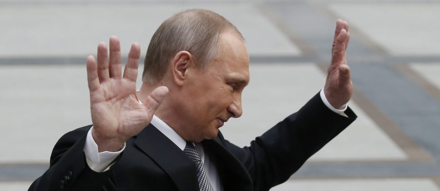 Kancelaria Władimira Putina przeprosiła amerykański bank Goldman Sachs za słowa, które prezydent Rosji wypowiedział w czwartek podczas telekonferencji - podaje agencja Reutera. Putin oskarżył korporację o to, że stoją za ujawnieniem afery „Panama Papers”.
