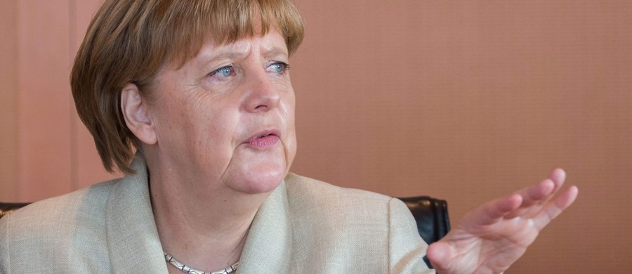 Kanclerz Niemiec Angela Merkel oświadczyła, że jej rząd przychylił się do wniosku władz Turcji i zgodził się na ściganie przez prokuraturę niemieckiego satyryka Jana Boehmermanna, oskarżanego przez Ankarę o zniewagę prezydenta Recepa Tayyipa Erdogana. Kanclerz zaznaczyła jednak, że nie oznacza to "przedwczesnego osądzenia" satyryka.