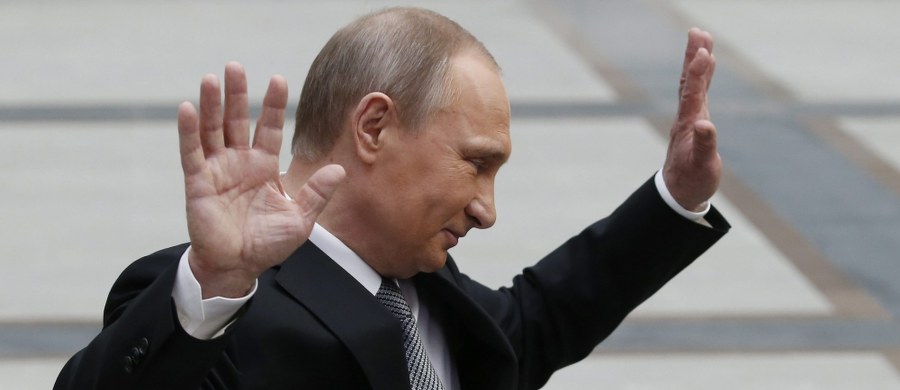 Wystarczył jeden dzień, by w jednym z syberyjskich miast naprawiono ulice, by pracownicy pewnego zakładu dostali zaległe wynagrodzenia, a utalentowane dziecko zostało zaproszone na letni obóz. Wszystko to - jak donosi agencja Associated Press - za sprawą prezydenta Władimira Putina.