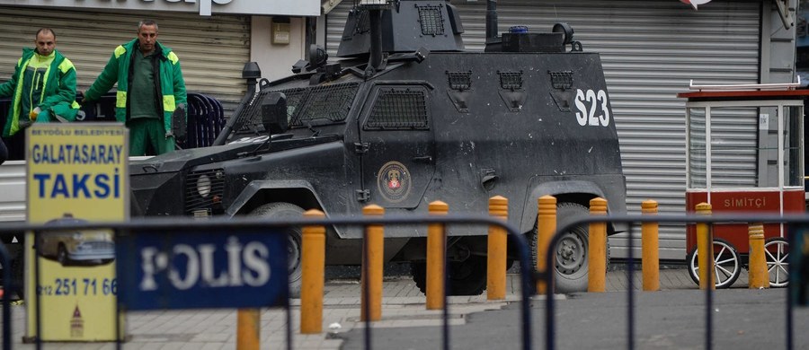 Czterech tureckich żołnierzy zginęło, a dwóch zostało rannych w zamachu bombowym na pojazd wojskowy, do którego doszło w południowo-wschodniej Turcji, w prowincji Mardin - informują służby bezpieczeństwa.