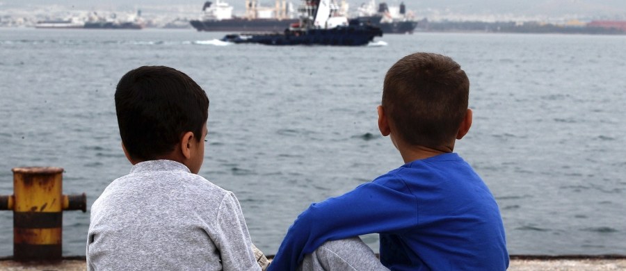 Były kanclerz Niemiec Helmut Kohl skrytykował na łamach dziennika "Tagesspiegel" politykę migracyjną rządu Angeli Merkel i ostrzegł, że Europa nie może stać się ojczyzną dla milionów uchodźców z całego świata. W poniedziałek Kohl spotka się z Viktorem Orbanem.