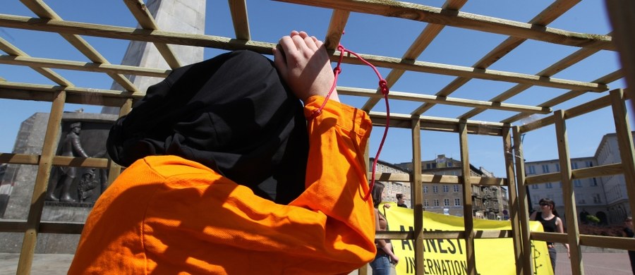 Pentagon wysłał 9 więźniów Guantanamo do Arabii Saudyjskiej - poinformowały władze w Waszyngtonie. To największa grupa, jaką przeniesiono z tego więzienia odkąd prezydent Barack Obama przedstawił plan zamknięcia go przed końcem kadencji.