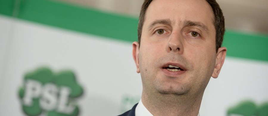 Ostatnie tygodnie dla szefa PSL Władysława Kosiniaka-Kamysza były bardzo nerwowe. Dotarły do niego informacje nie tylko o niemal jawnym buncie w strukturach, ale także złowrogie wieści, że część jego posłów zamierza przejść do PiS. To byłby koniec nie tylko kariery szefa ludowców, także samego PSL – czytamy na łamach nowego wydania tygodnika „ABC”.