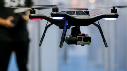 Brytyjscy piloci chcą założyć dronom "elektroniczny kaganiec"