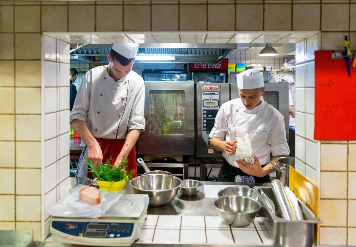 "Szkolnictwo zawodowe to ważny element edukacji, który nie może czekać na długoletnie dyskusje" - powiedziała minister edukacji narodowej Anna Zalewska. Jak podkreśliła, w czerwcu przedstawi zmiany, które czekają szkoły zawodowe. 