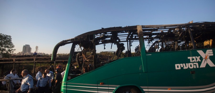 Co najmniej 15 osób zostało poszkodowanych w wyniku eksplozji, do której doszło w poniedziałek w jednym z autobusów w Jerozolimie - poinformowało izraelskie radio. Przyczyna wybuchu jest ciągle nieznana.