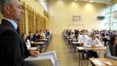 Egzamin gimnazjalny 2016: Uczniowie rozwiązują zadania z części matematyczno-przyrodniczej