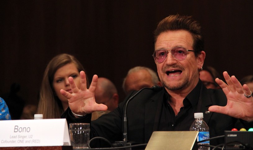 Nie milkną echa wypowiedzi Bono, który skrytykował Polskę za "hipernacjonalizm". Do naszego kraju lidera grupy U2 zapraszają politycy oraz fani.