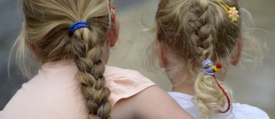 Nawet kilkanaście dziewczynek w wieku od 7 do 13 lat mogło paść ofiarą molestowania przez duchownego, który uczył religii w szkole w Kluszkowcach na Podhalu. Śledztwo w tej sprawie wszczęła dziś prokuratura w Nowym Targu - donosi reporter RMF FM Maciej Pałahicki. 