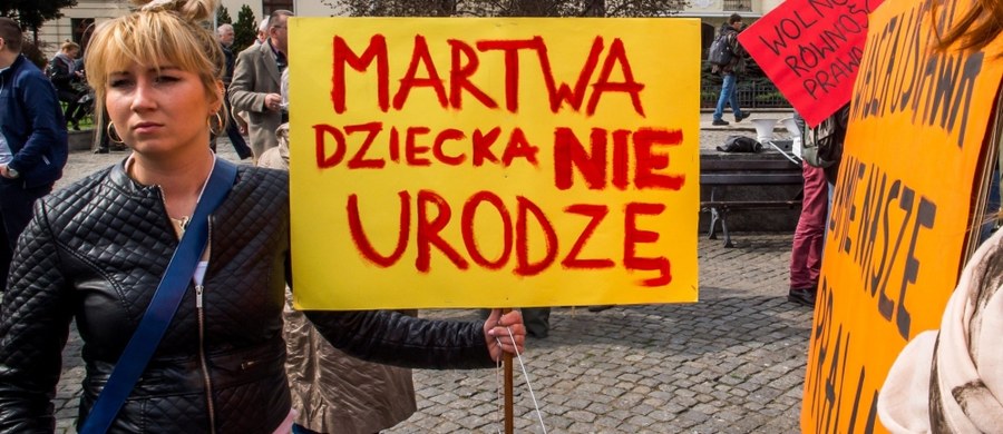 Jeśli wejdzie w życie ustawa zakazująca aborcji, niektóre badania prenatalne - w kierunku wad, które w życiu płodowym nie są uleczalne - nie będą wykonywane - oceniła dr hab. Teresa Gardocka z Uniwersytetu SWPS. Pod obywatelskim projektem Komitetu Inicjatywy Ustawodawczej "Stop Aborcji" zbierane są obecnie podpisy. Projektowana ustawa wprowadza całkowity zakaz przerywania ciąży. Pojawiają się opinie, że znacznie ograniczy ona dostęp do badań prenatalnych i wprowadzi możliwość karania kobiet, które poroniły. 