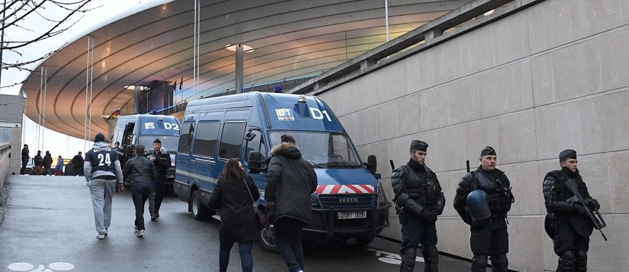 Rząd Francji złoży w parlamencie propozycję przedłużenia o kolejne dwa miesiące stanu wyjątkowego. Wszystko po to, by zaostrzone przepisy obowiązywały podczas Euro 2016 – poinformował premier Manuel Valls. Stan wyjątkowy wprowadzono w listopadzie 2015 roku po zamachach w Paryżu.