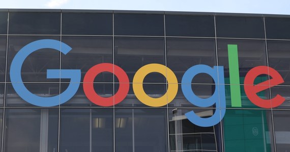 Komisja Europejska twierdzi, że Google łamie unijne przepisy antymonopolowe. Chodzi o nadużywanie dominującej pozycji przez wymuszanie stosowania własnych aplikacji w urządzeniach mobilnych z systemem operacyjnym Android. Zdaniem urzędników KE Google wprowadził strategię dotyczącą urządzeń mobilnych, żeby zachować i wzmocnić swoją dominującą pozycję na rynku wyszukiwarek internetowych. 