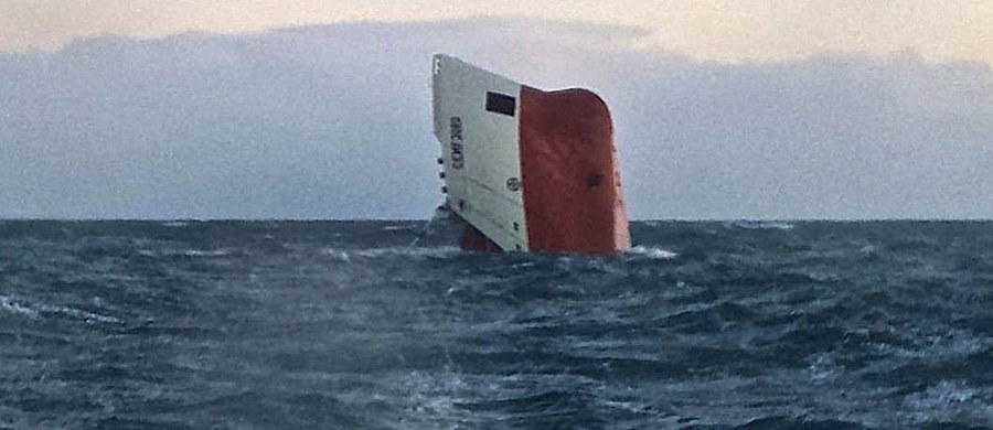 Błąd popełniony przez polskiego kapitana był pośrednią przyczyną zatonięcia statku Cemfjord. Brytyjska państwowa komisja badająca wypadki morskie skończyła raport dotyczący katastrofy, do której doszło w styczniu ubiegłego roku - dowiedział się dziennikarz RMF FM Kuba Kaługa. Statek, na którego pokładzie było 7 Polaków i Filipińczyk, zatonął u wybrzeży Szkocji.
