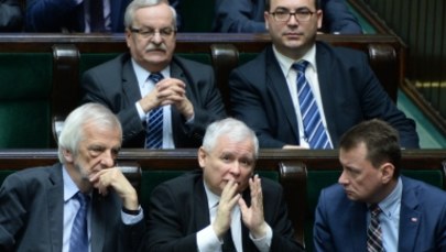 Śledczy analizują monitoring z sejmowego głosowania "na dwie ręce"