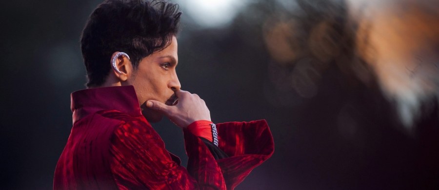 Prince był leczony z powodu przedawkowania narkotyków na 6 dni przed śmiercią – to najnowsze ustalenia amerykańskich mediów, donosi korespondent RMF FM za Oceanem Paweł Żuchowski. W czwartek ciało piosenkarza znaleziono w domu na przedmieściach Minneapolis. Miał 57 lat. 