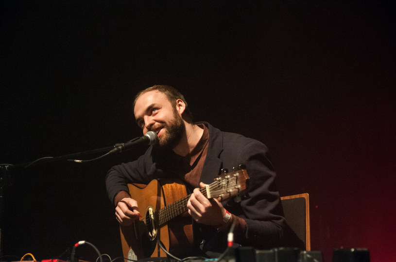 Trzecia edycja showcase’owego festiwalu Enea Spring Break wystartowała. Jak przebiegał pierwszy dzień poznańskiej imprezy? Pod znakiem słońca, muzycznej świeżości, "strasznego, obrzydliwego" koncertu i obiecujących debiutów.