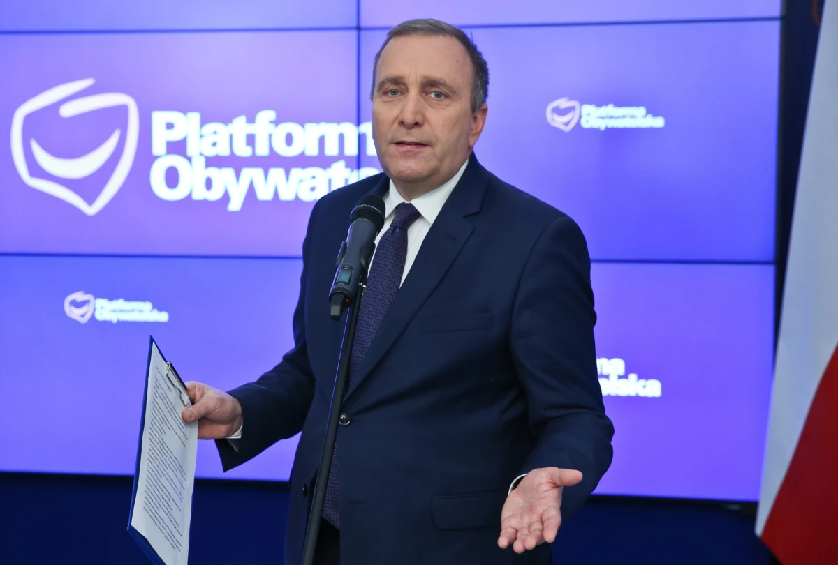 Grzegorz Schetyna próbuje spacyfikować wewnątrzpartyjny bunt w PO. Spotyka się z kolejnymi, nieprzychylnymi mu działaczami i namawia ich na wyciszenie krytyki działań partyjnych władz i porzucenie planów rozłamowych. Trudno jednak orzec, że odnosi wielkie sukcesy.