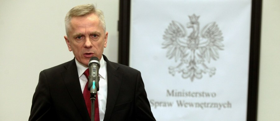 MSWiA publikuje projekt ustawy antyterrorystycznej. Ma być wprowadzona jeszcze przed szczytem NATO i Światowymi Dniami Młodzieży. Większe kompetencje dla szefa ABW, wykaz osób podejrzanych o terroryzm i dostęp służb do baz danych większości instytucji i urzędów państwowych - to niektóre z założeń przedstawionych przez MSWiA. Czy ustawa antyterrorystyczna ochroni nas? Co z lokalizacją Światowych Dni Młodzieży? 