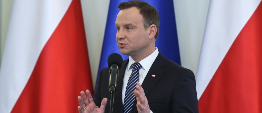 Prezydent Andrzej Duda skierował do Sejmu projekt nowelizacji ustawy, która spowoduje, że świadczenie z programu 500+ nie będzie obniżać wysokości świadczeń alimentacyjnych. W rozmowie z PAP "absurdem" nazwał sytuację, kiedy alimenty mogą zostać obniżone z powodu otrzymywania 500 zł na dziecko.