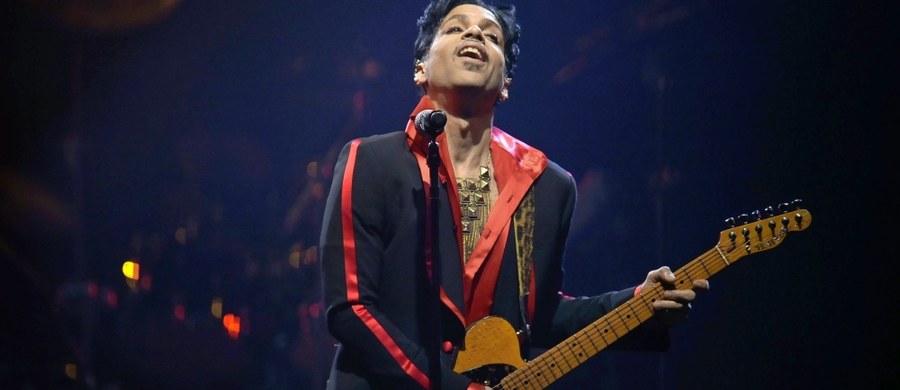 Na ciele Prince'a nie znaleziono żadnych śladów urazów wobec czego nic nie wskazuje na to, że piosenkarz popełnił samobójstwo - poinformowała policja po sekcji zwłok artysty. Przyczyna jego śmierci nie jest jednak jeszcze znana.