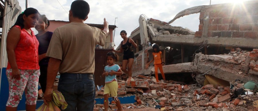 Liczba ofiar śmiertelnych trzęsienia ziemi w Ekwadorze wzrosła do 603, rannych jest ponad 12 tysięcy osób - przekazały wieczorem czasu lokalnego władze w Quito .Zaginionych jest wciąż 130 osób, a ponad 29 tysięcy straciło dach nad głową.