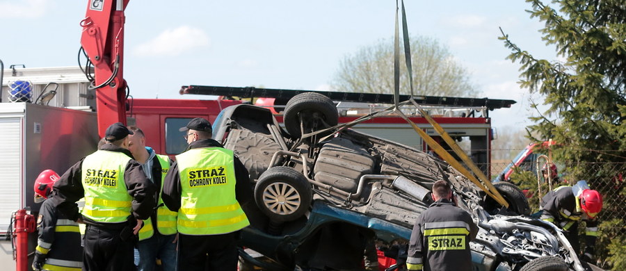 Wypadek w miejscowości Warzymice koło Szczecina. Samochód osobowy wjechał pod szynobus komunikacji przygranicznej, który jechał do Szczecina z niemieckiego Tantow. Ranne zostały dwie osoby. Informację otrzymaliśmy na Gorącą Linię RMF FM.