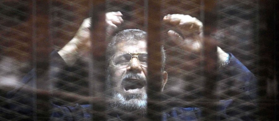 Sąd w Kairze odłożył na 7 maja wydanie wyroku w procesie obalonego w 2013 roku egipskiego prezydenta Mohammeda Mursiego, oskarżonego o wydanie państwowych tajemnic i poufnych dokumentów Katarowi. 