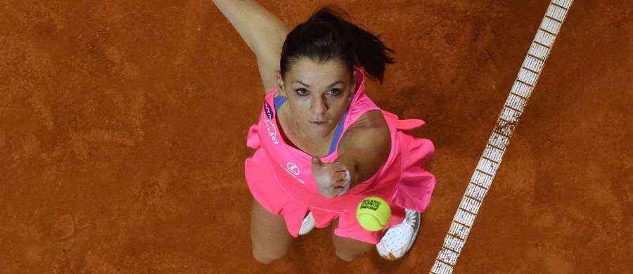 Agnieszka Radwańska nie zagra w finale turnieju WTA w Stuttgarcie (pula nagród 759 tys. dol.). Rozstawiona z numerem pierwszym polska tenisistka przegrała ze znacznie niżej notowaną Niemką Laurą Siegemund 4:6, 2:6. Mecz trwał godzinę i 24 minuty.