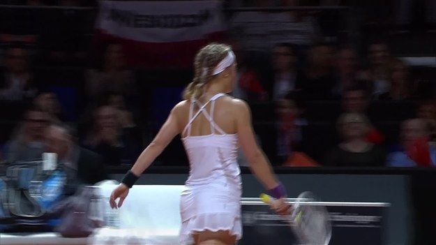 Agnieszka Radwańska przegrała ze znacznie niżej notowaną Niemką Laurą Siegemund 4:6, 2:6 w półfinale turnieju WTA w Stuttgarcie.