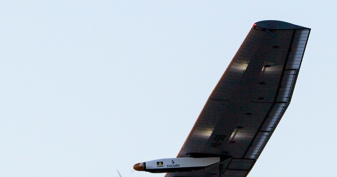 Historyczny lot. Solar Impulse wylądował - Wydarzenia w INTERIA.PL
