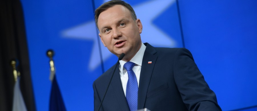 Unia Europejska jest słaba decyzyjnie i to jest dzisiaj jej problemem - mówi w wywiadzie dla Polskiej Agencji Prasowej prezydent Andrzej Duda. Według niego w UE jest "za mało solidarności w odniesieniu do zrozumienia sytuacji krajów Europy Środkowo-Wschodniej, które cały czas gonią bogate państwa Zachodu".